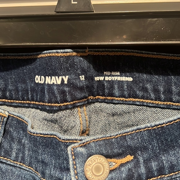 Old Navy Mid Rise Wow Boyfriend Jeans - Picture 2 of 4
